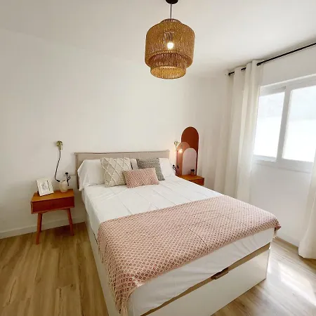 Calm Beach: Location, Beach & Old Town Apartment