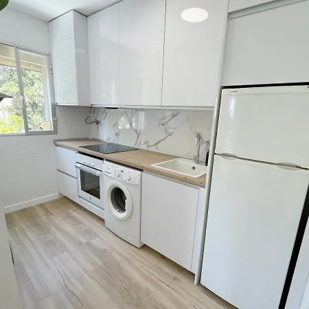 Calm Beach: Location, Beach & Old Town Apartment *