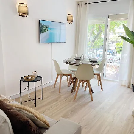 Calm Beach: Location, Beach & Old Town Estepona